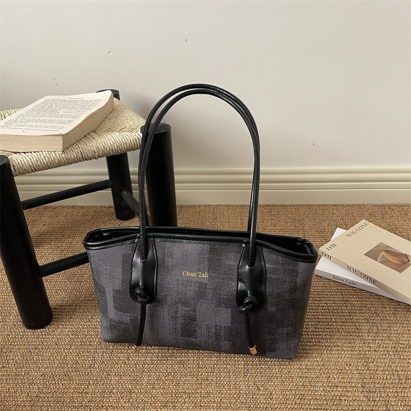 Minimalist Large Capacity Shoulder Bag view 4
