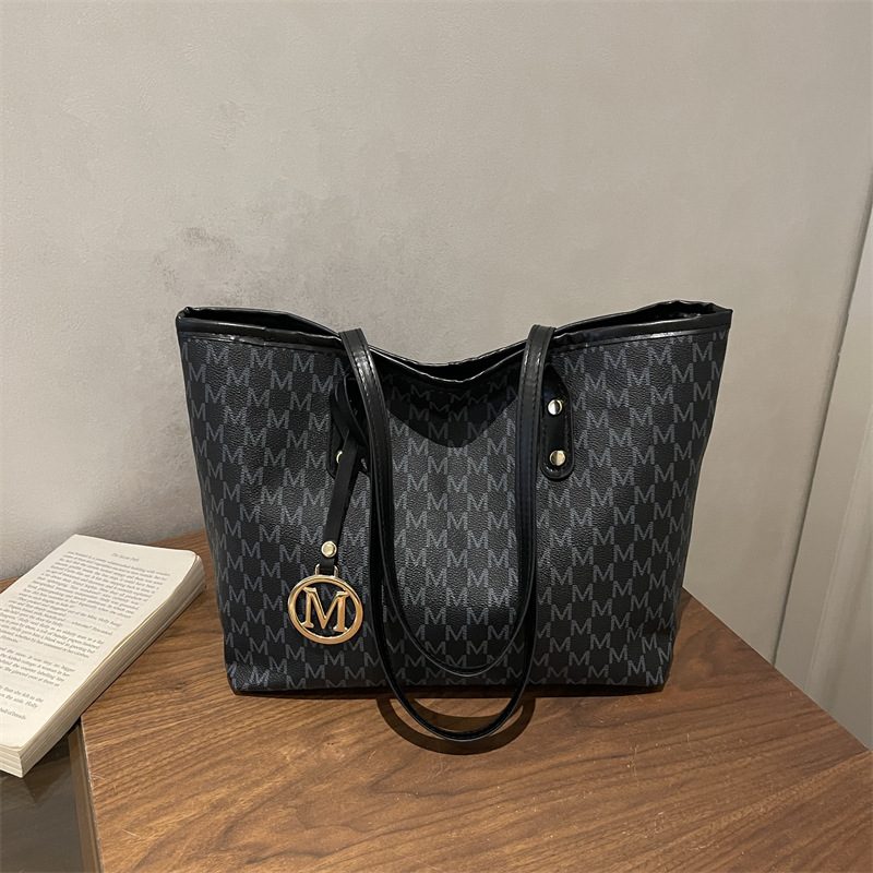 Minimalist Large Capacity Tote Bag view 3