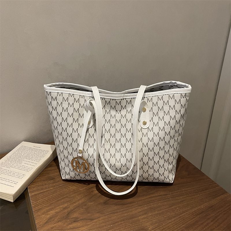 Minimalist Large Capacity Tote Bag view 4