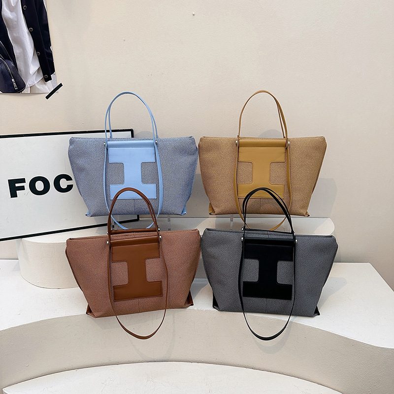 Lightweight Large Capacity Tote Bag