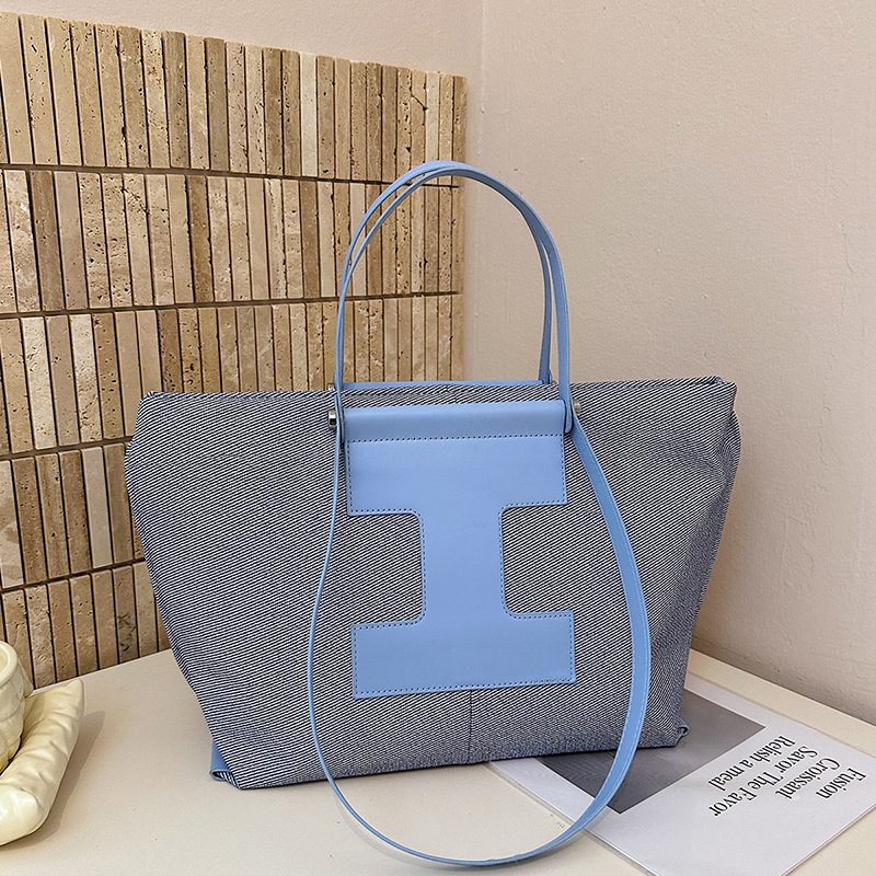 Lightweight Large Capacity Tote Bag view 4