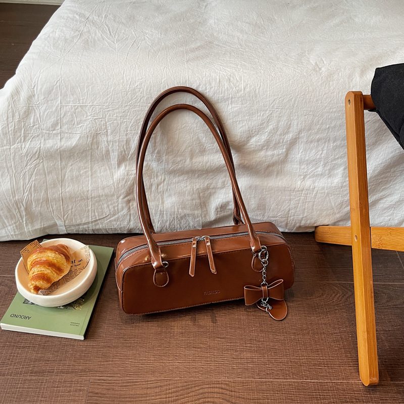 Large Capacity Casual Shoulder Baguette Bag view 2