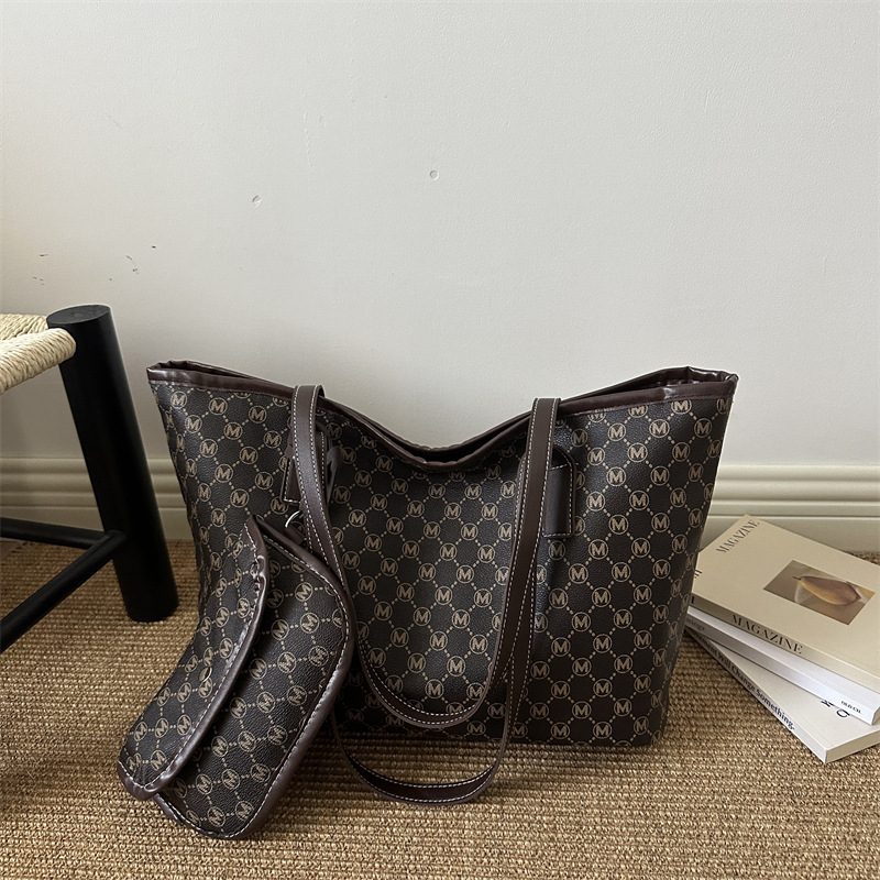 Retro Large Capacity Shoulder Underarm Tote Bag view 2
