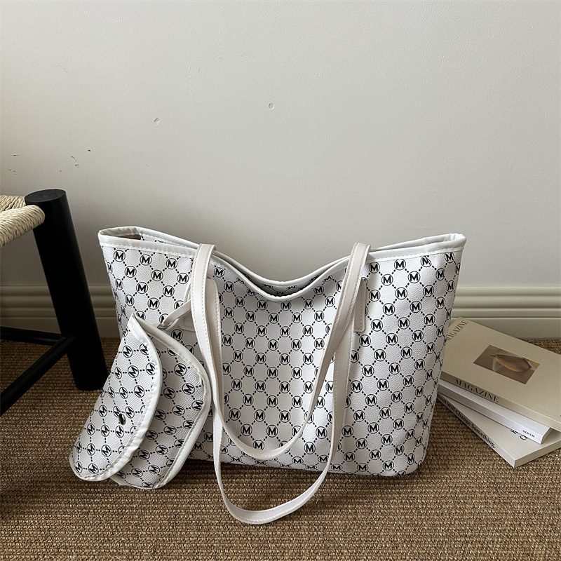 Retro Large Capacity Shoulder Underarm Tote Bag view 3