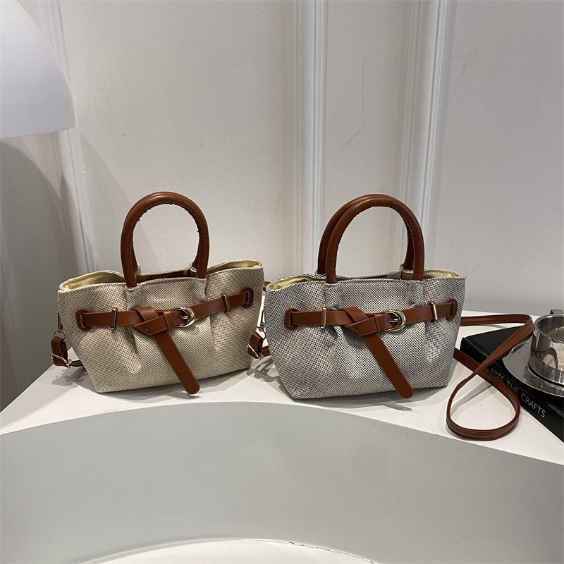 Belted Large Capacity Commuter Tote Bag