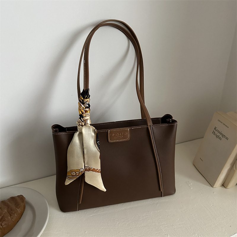 Light Luxury Top-Handle Tote Shoulder Bag view 3
