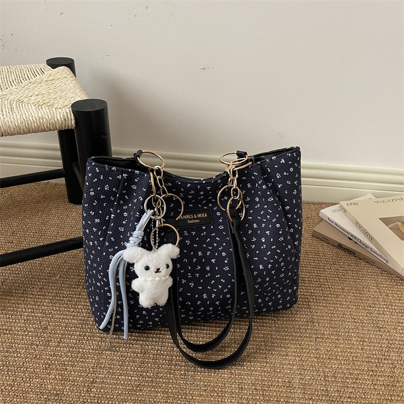 Large Capacity Commuter Shoulder Tote Bag view 3