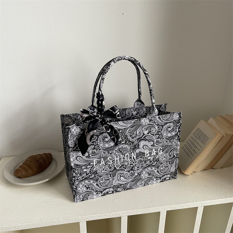 Retro Large Capacity Tote Shoulder Bag view 4