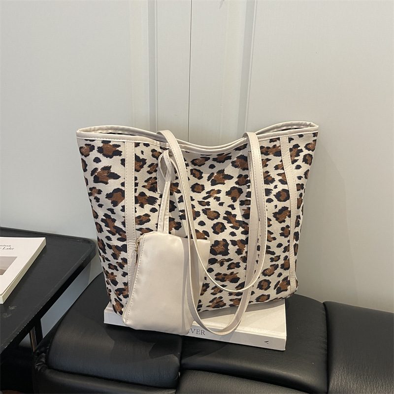 Vintage Textured Tote Bag Large Capacity Shoulder Bag view 2
