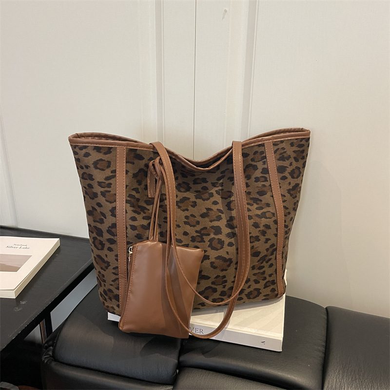 Vintage Textured Tote Bag Large Capacity Shoulder Bag view 4