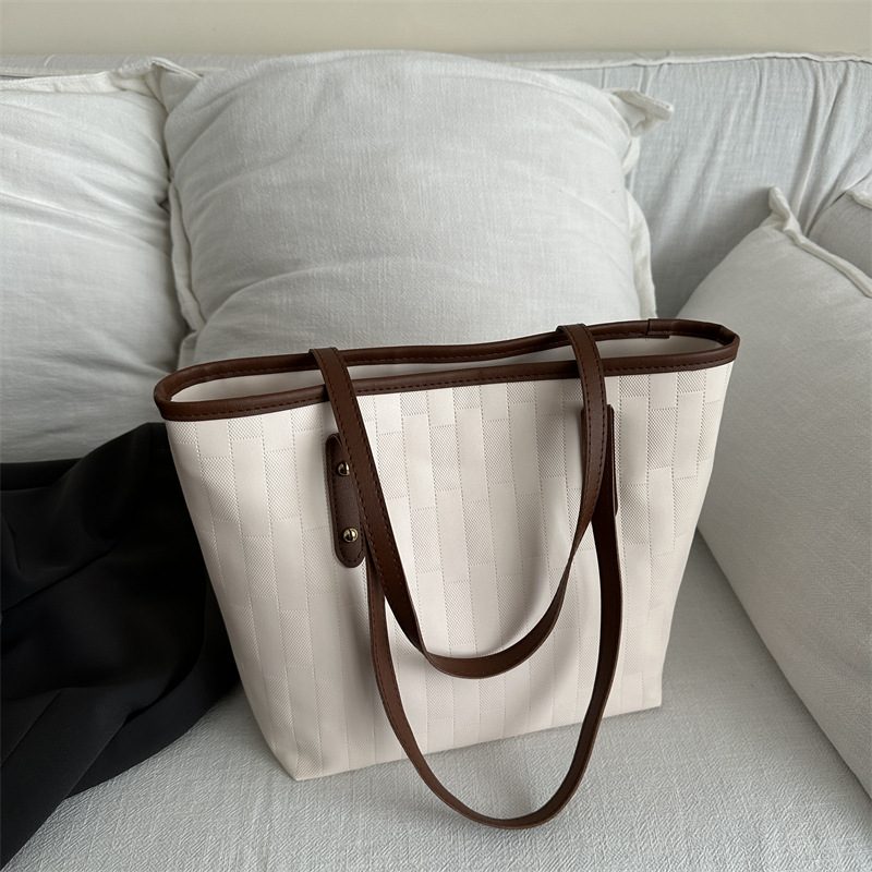 Tas Tote Kasual Kapasitas Besar view 2