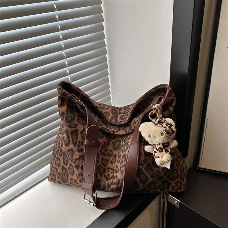 Leopard Print Large Capacity Tote Bag view 2