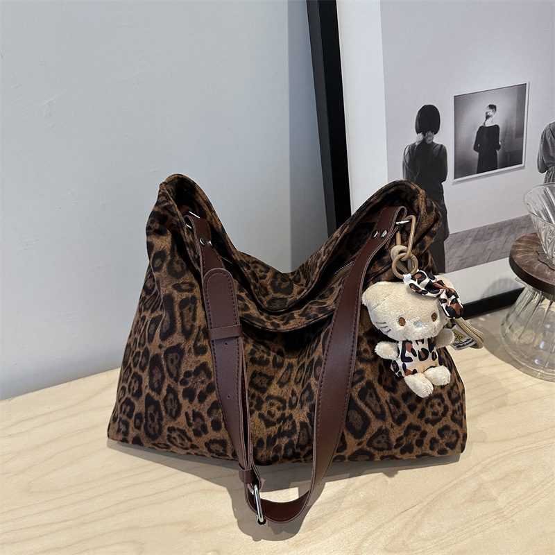 Leopard Print Large Capacity Tote Bag view 4