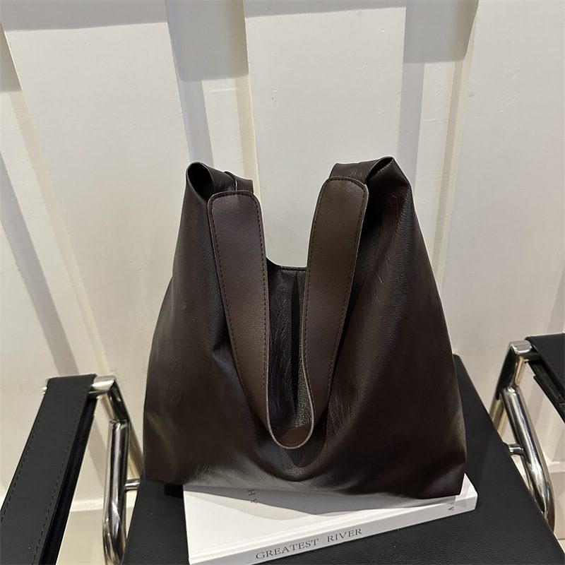 Tas Tote Bahu Warna Solid Bertekstur view 4