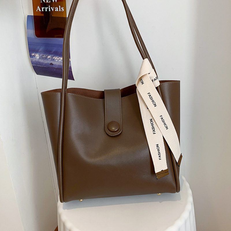 Retro Large Capacity Tote Shoulder Bag view 3