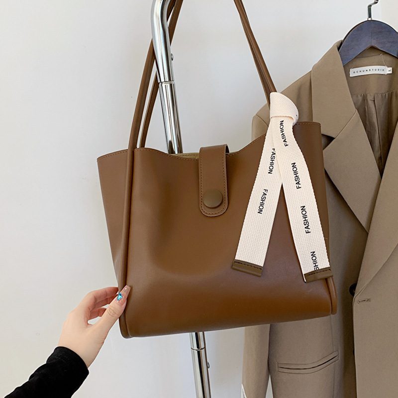 Retro Large Capacity Tote Shoulder Bag view 4
