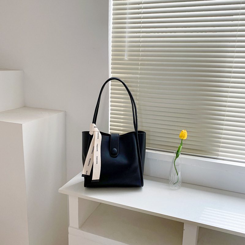 Retro Large Capacity Tote Shoulder Bag view 6
