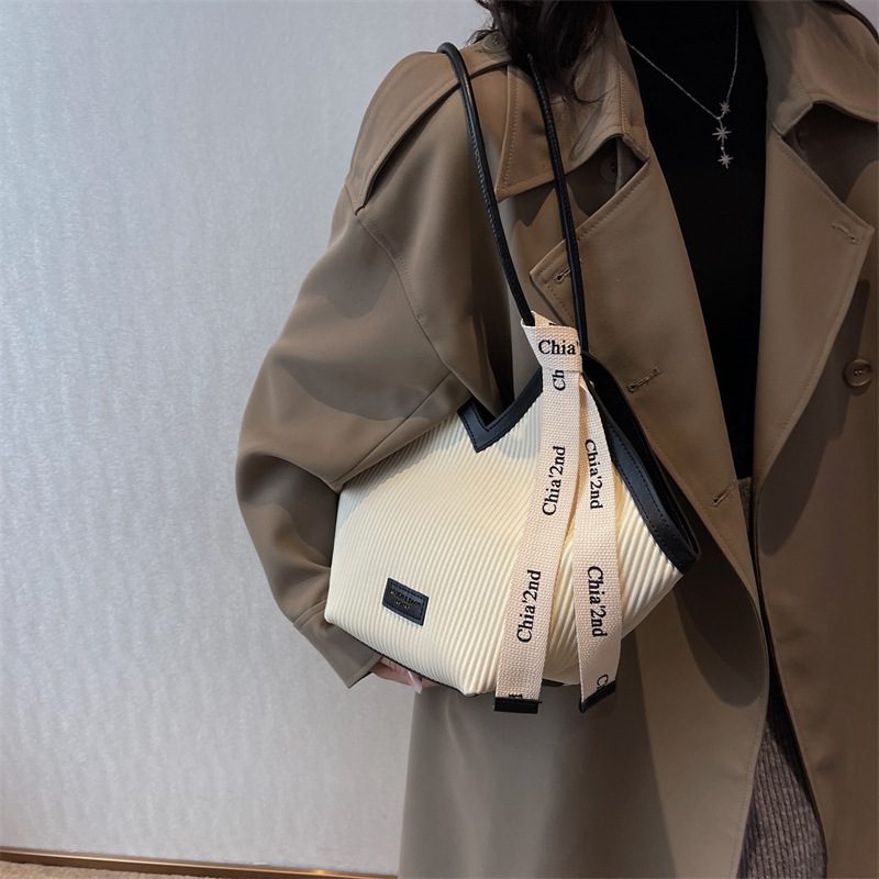 Minimalist Tote Top-Handle Shoulder Bag view 7