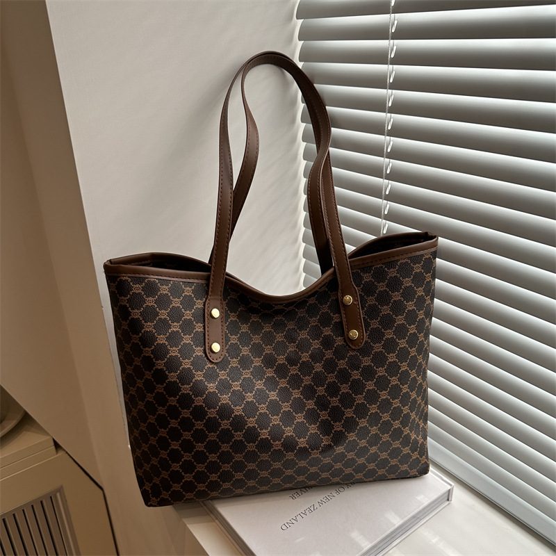 Tas Tote Bahu Minimalis Kapasitas Besar view 4