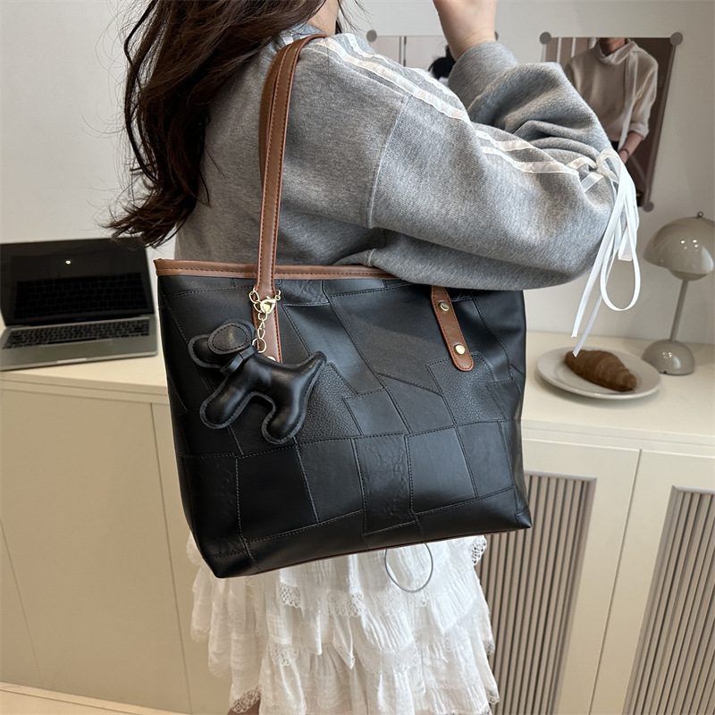 Tas Tote Bahu Minimalis Kapasitas Besar view 2