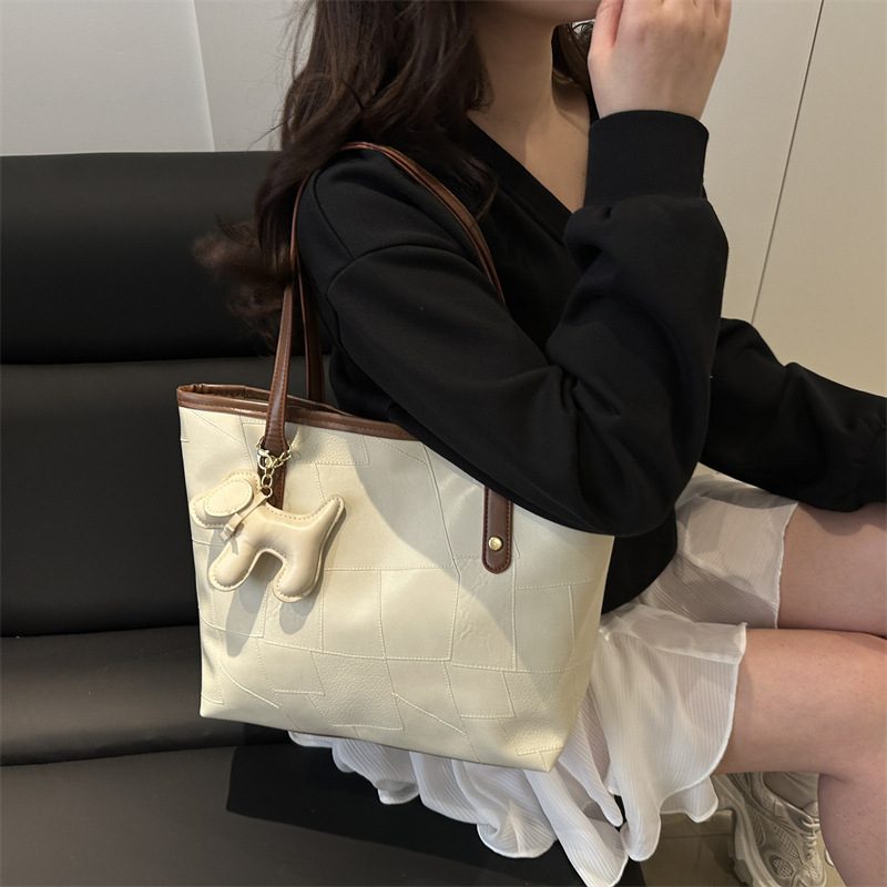 Tas Tote Bahu Minimalis Kapasitas Besar view 3