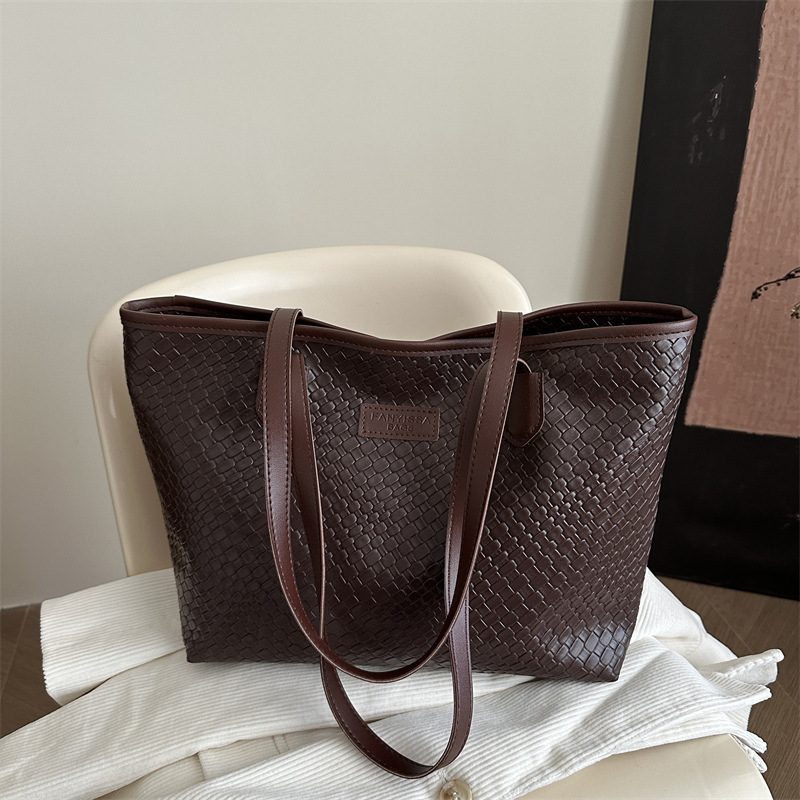 Tas Tote Bahu Kapasitas Besar dengan Emboss view 2