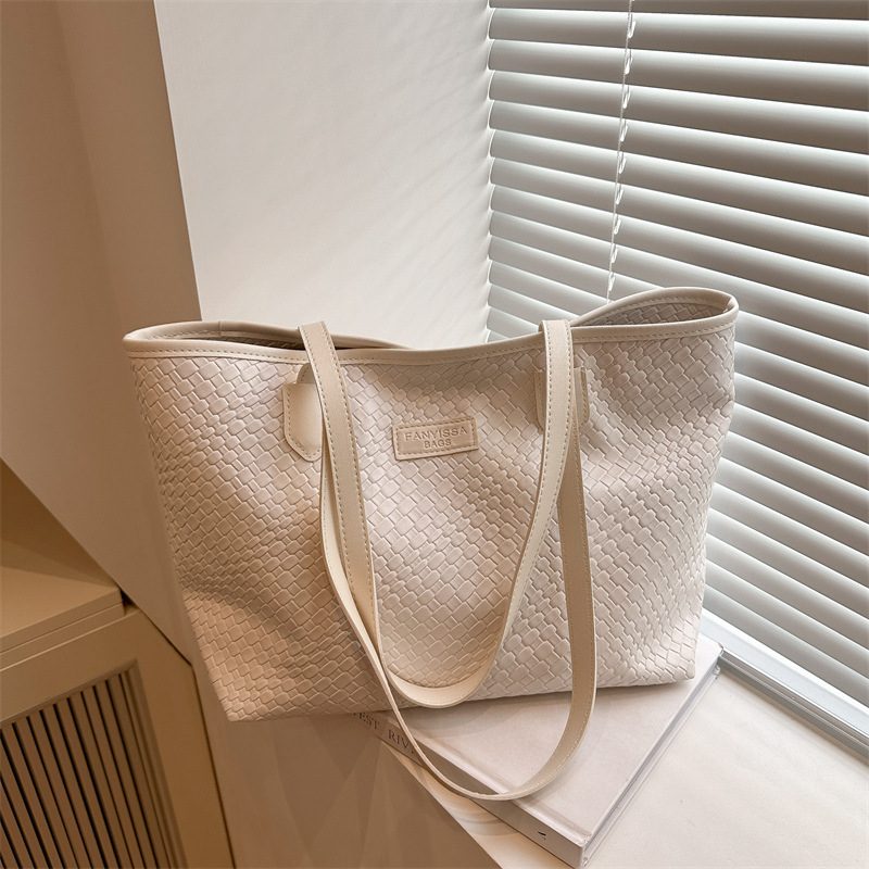 Tas Tote Bahu Kapasitas Besar dengan Emboss view 4
