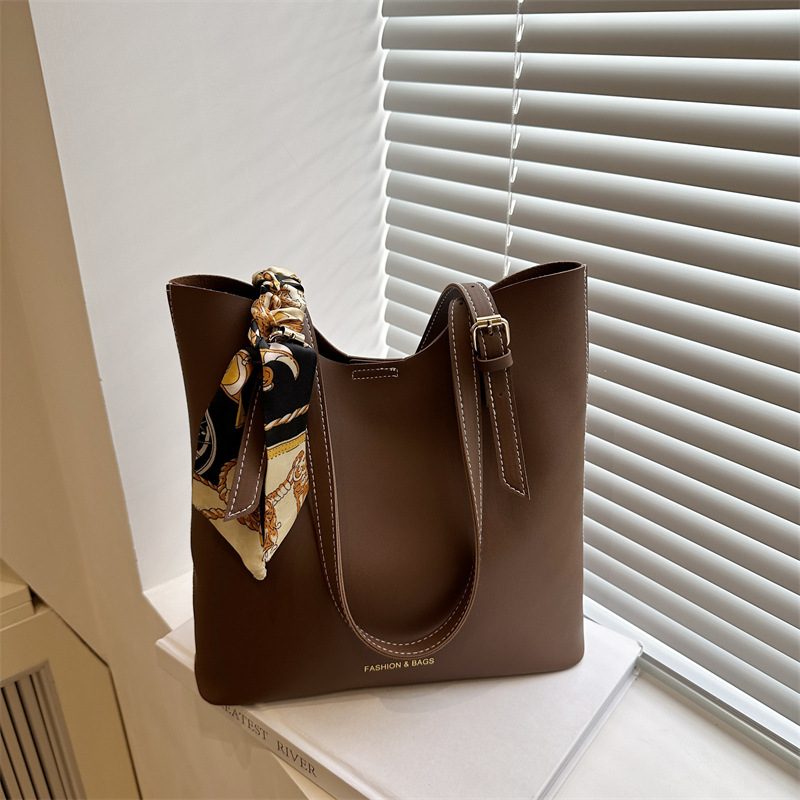 Silk Scarf Large Capacity Shoulder Tote Bag view 4