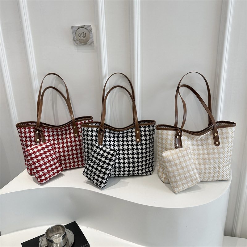 Large Capacity Checkered Tote Bag