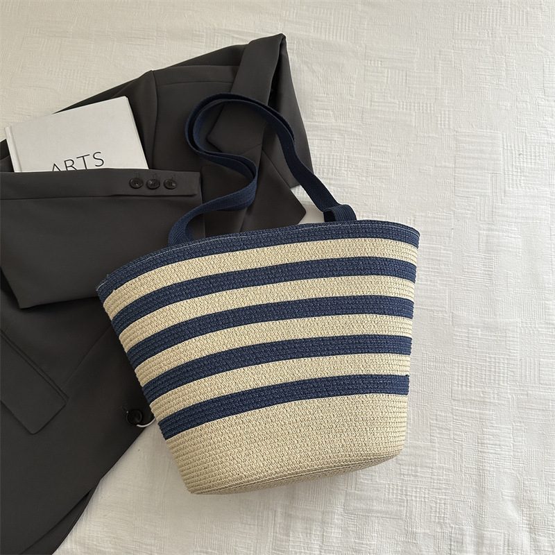 Woven Straw Large Capacity Shoulder Tote view 2