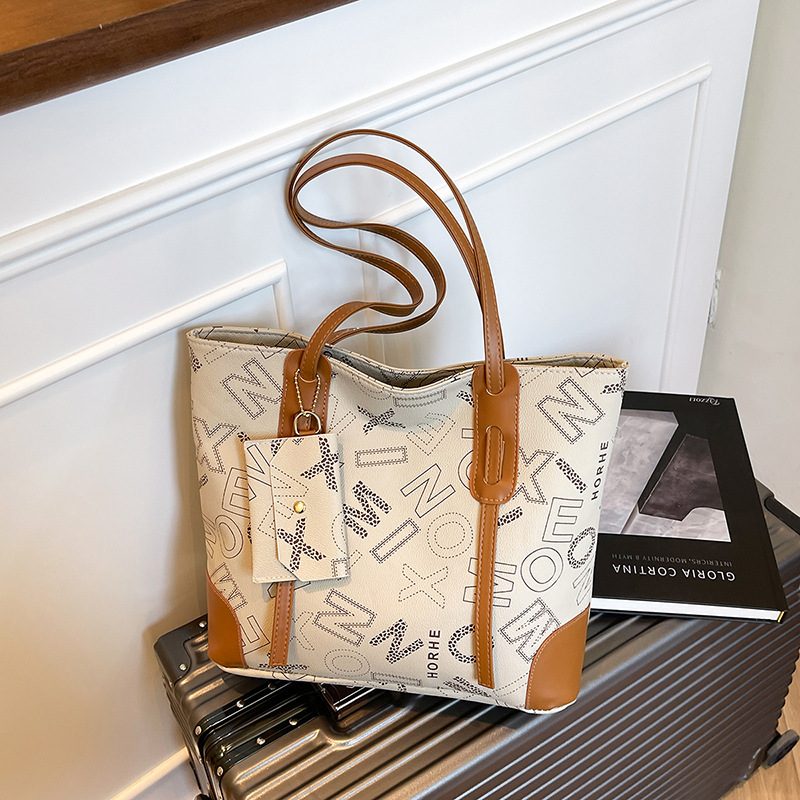 Tas Tote Besar Vintage dengan Huruf view 4