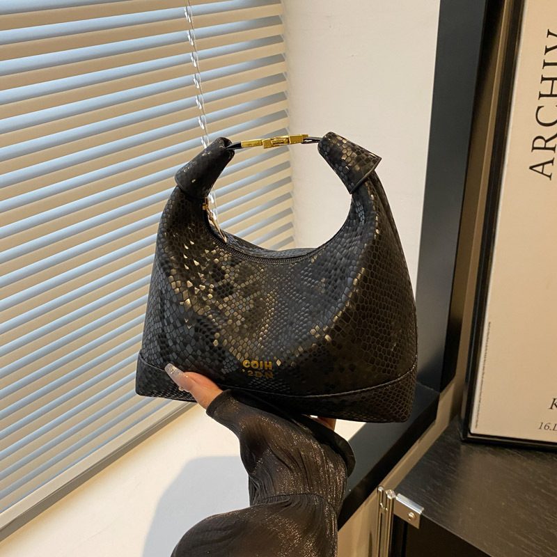 Tas Tote Bahu Dumpling dengan Kerut view 3