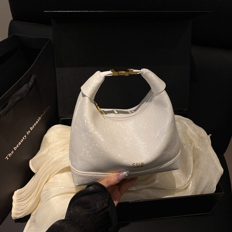 Tas Tote Bahu Dumpling dengan Kerut view 4