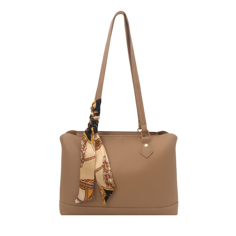 Sac cabas à poignée avec foulard en soie view 6