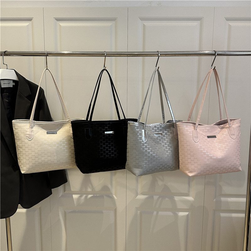 Large Capacity Commuter Shoulder Tote