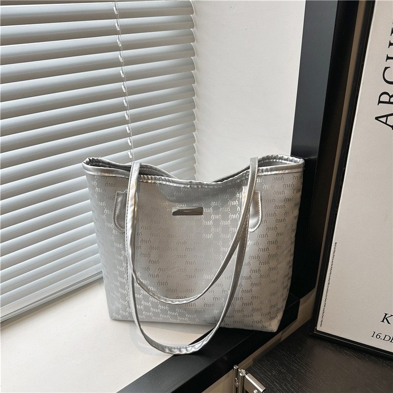 Large Capacity Commuter Shoulder Tote view 4