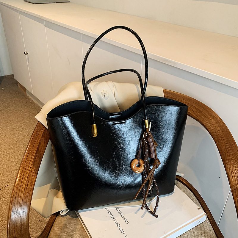 Minimalist Large Tote Shoulder Bag view 3