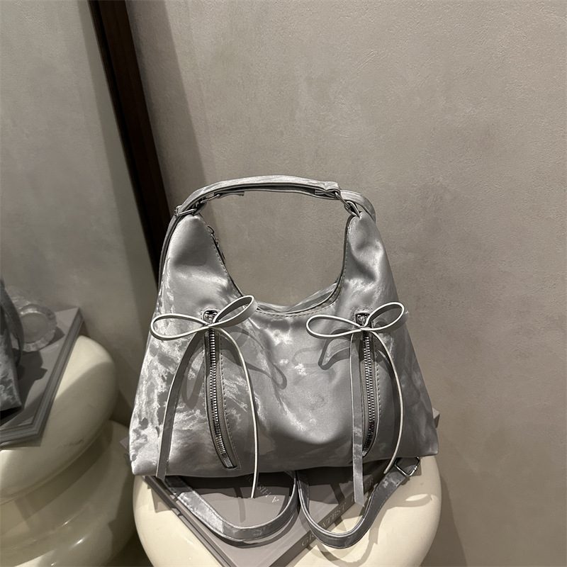 Tas Tote Bahu Lembut dengan Pita view 3