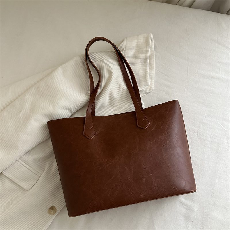 Versatile Large-Capacity Commuter Shoulder Tote view 3