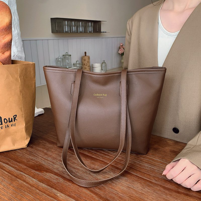Retro große Pendler-Schultertasche view 2