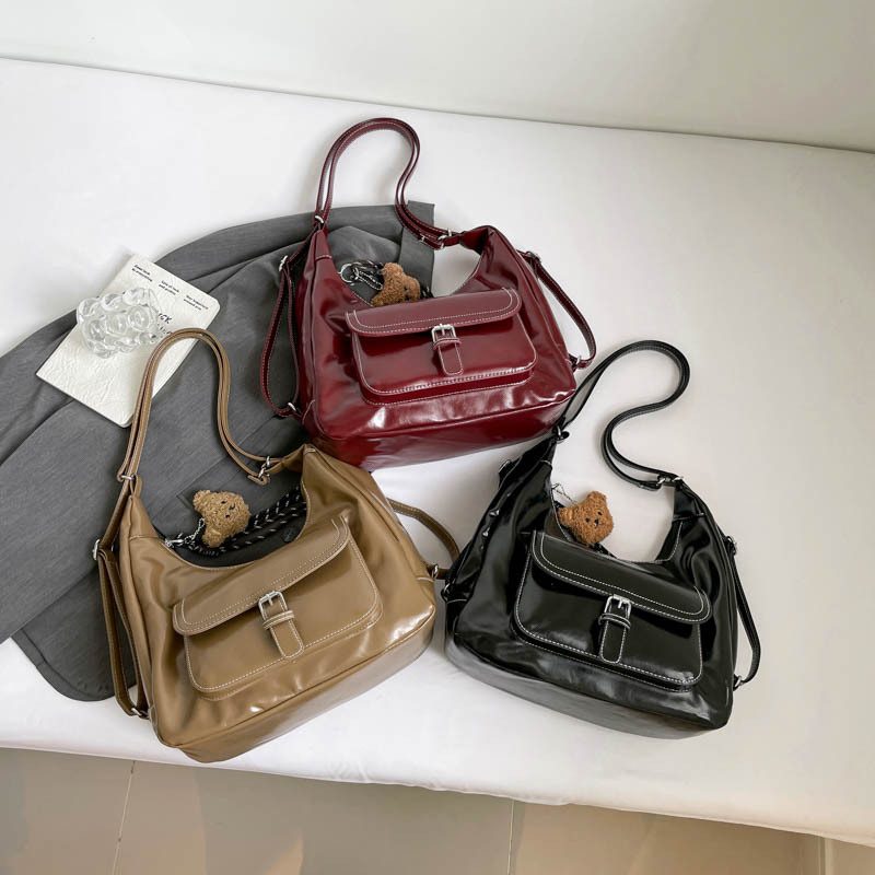 Retro Minimalist Large-Capacity Shoulder Tote Bag view 4