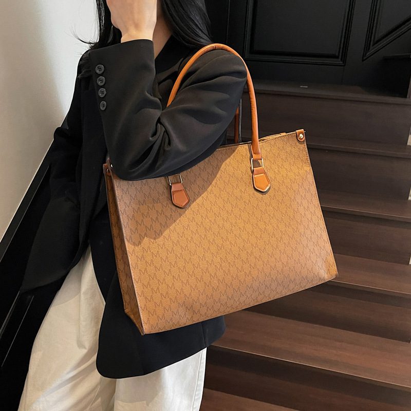 Retro minimalistische Schultertasche mit Tragegriff view 12