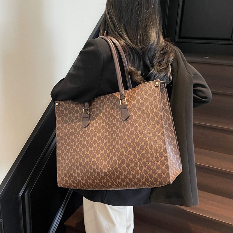 Retro minimalistische Schultertasche mit Tragegriff view 3