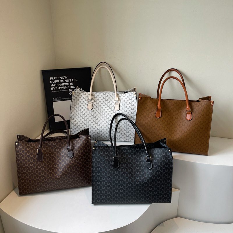 Retro minimalistische Schultertasche mit Tragegriff view 4