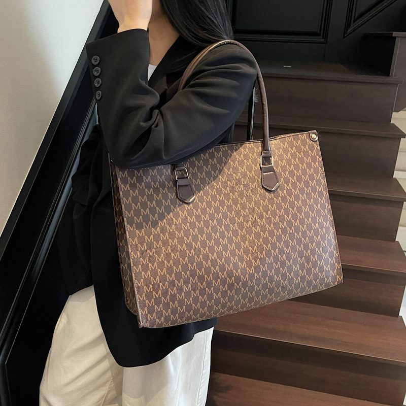 Retro minimalistische Schultertasche mit Tragegriff view 6