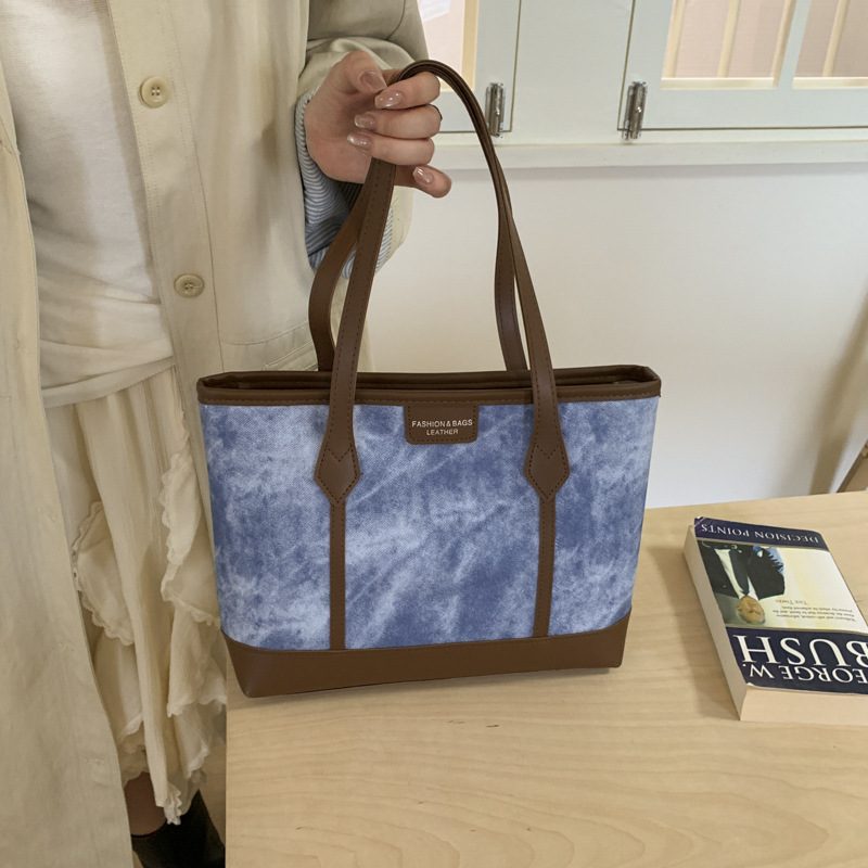 Retro Large-Capacity Commuter Shoulder Tote Bag view 2