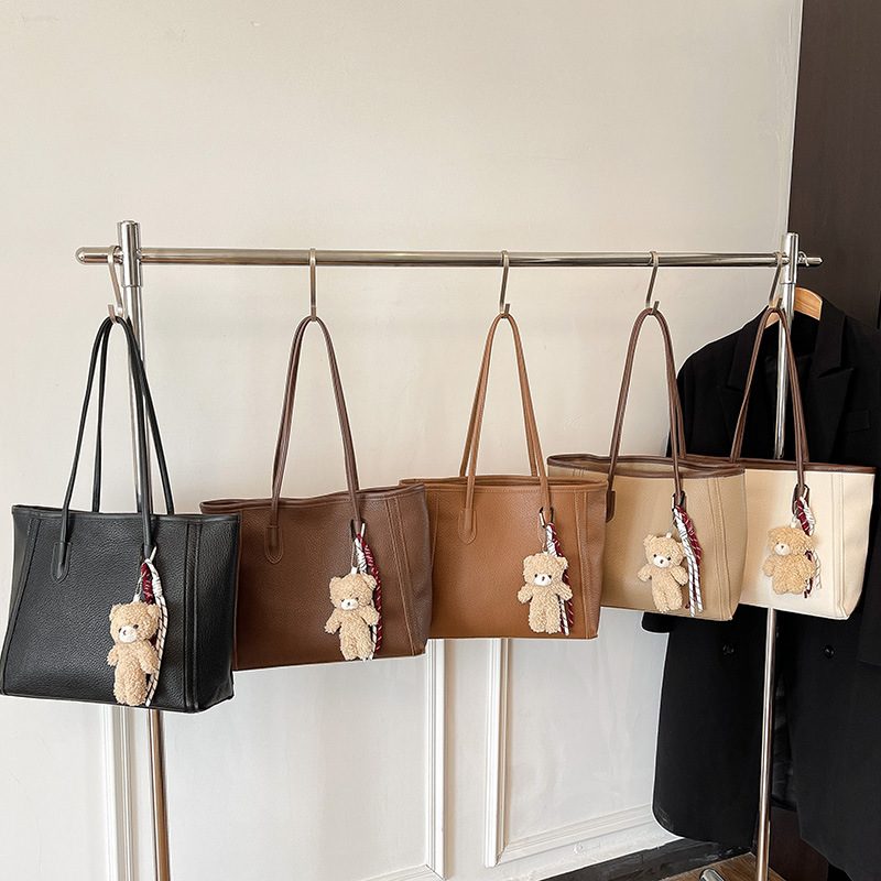 Charm Detail Large-Capacity Commuter Shoulder Tote