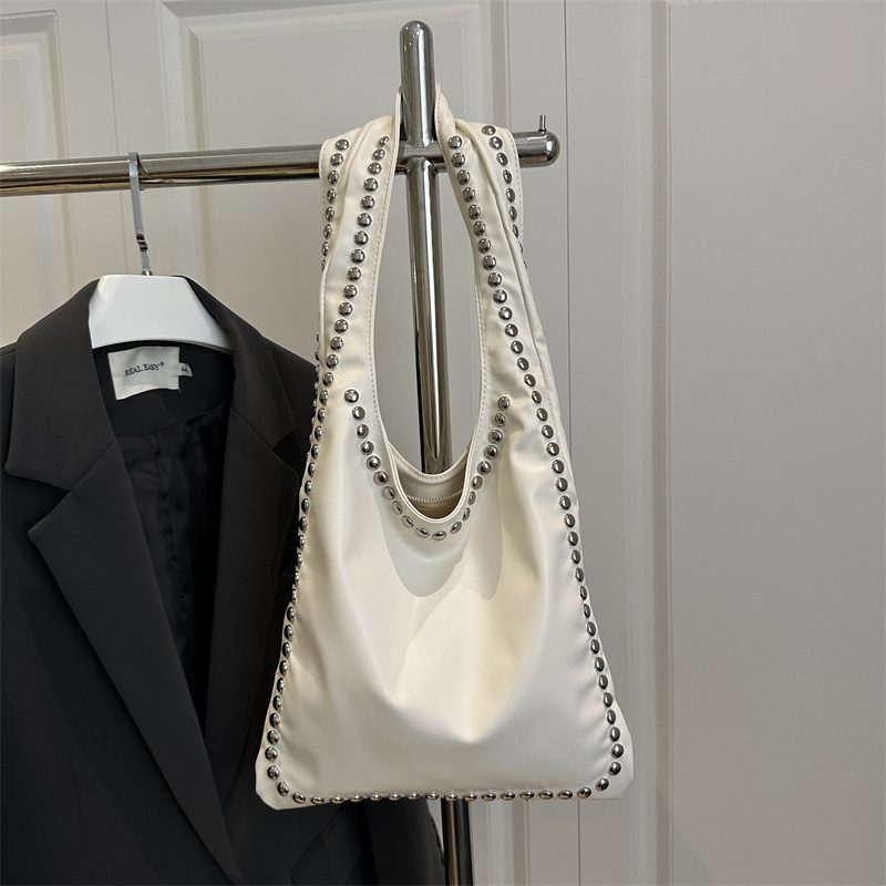 Nieten-Moto-Schultertasche view 2