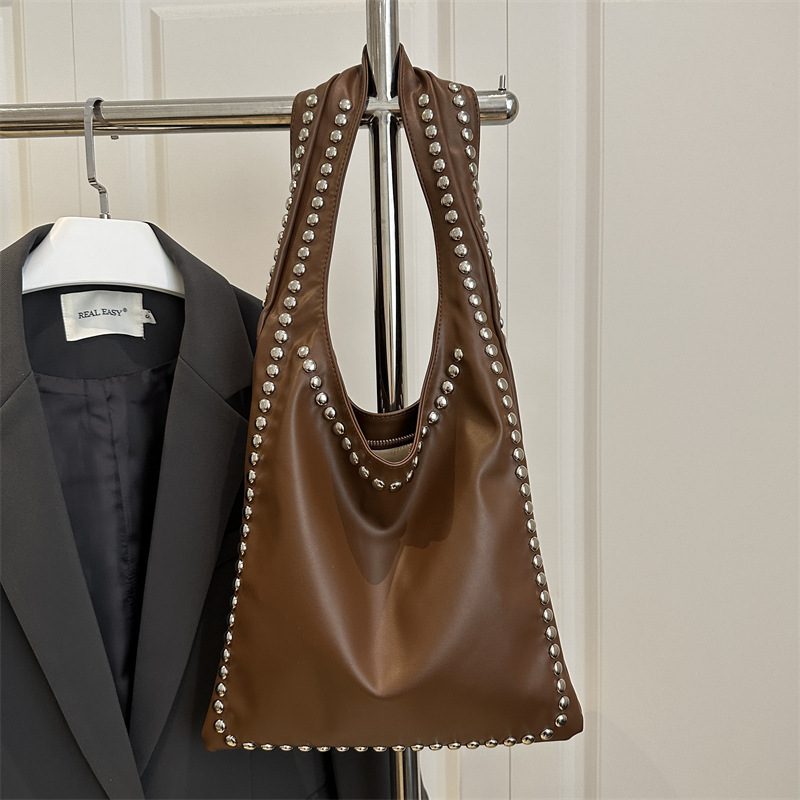 Nieten-Moto-Schultertasche view 4
