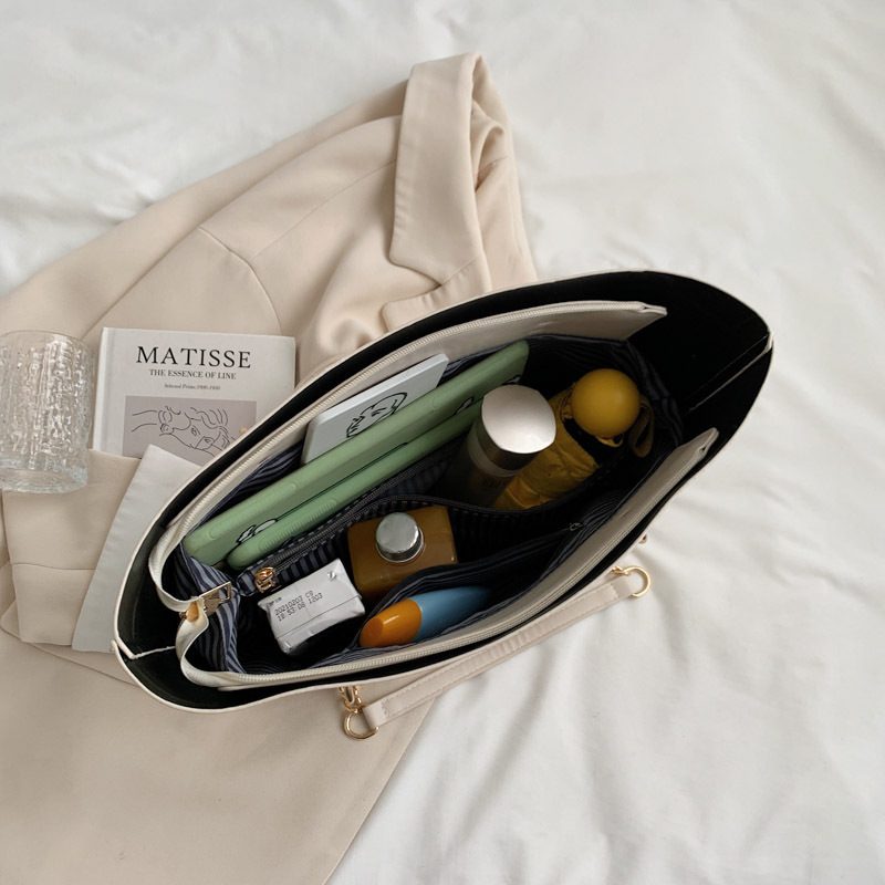 Tas Tote Bahu Rantai Warna Solid view 4